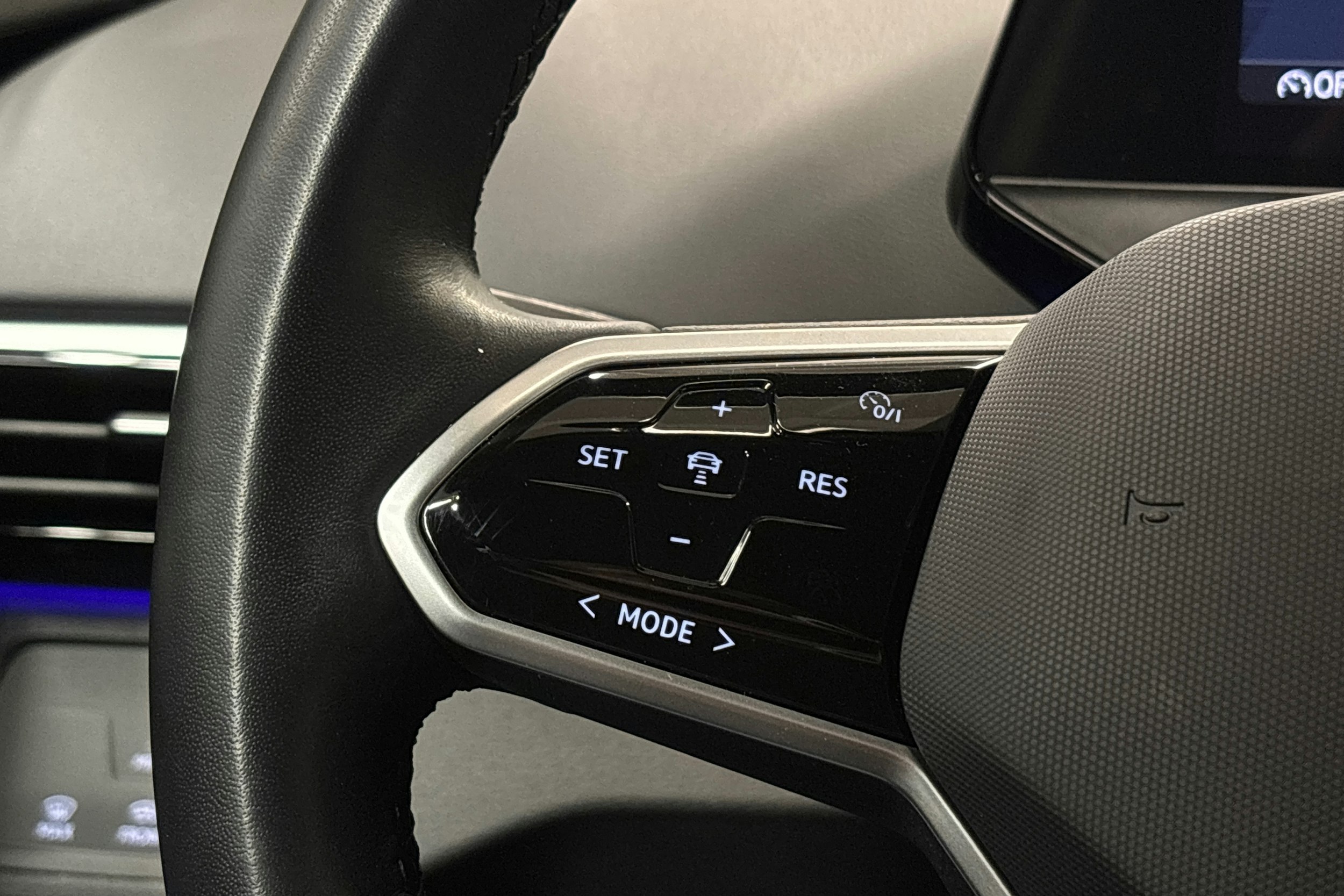 harmaa Volkswagen ID.4 2023 kuva 18.