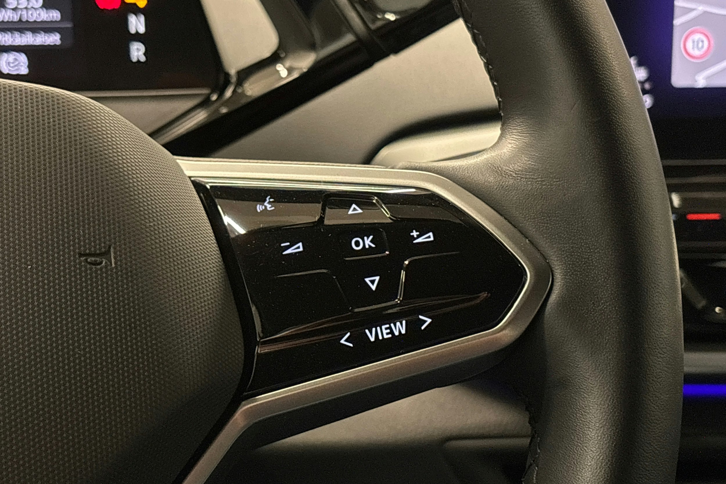 harmaa Volkswagen ID.4 2023 kuva 19.