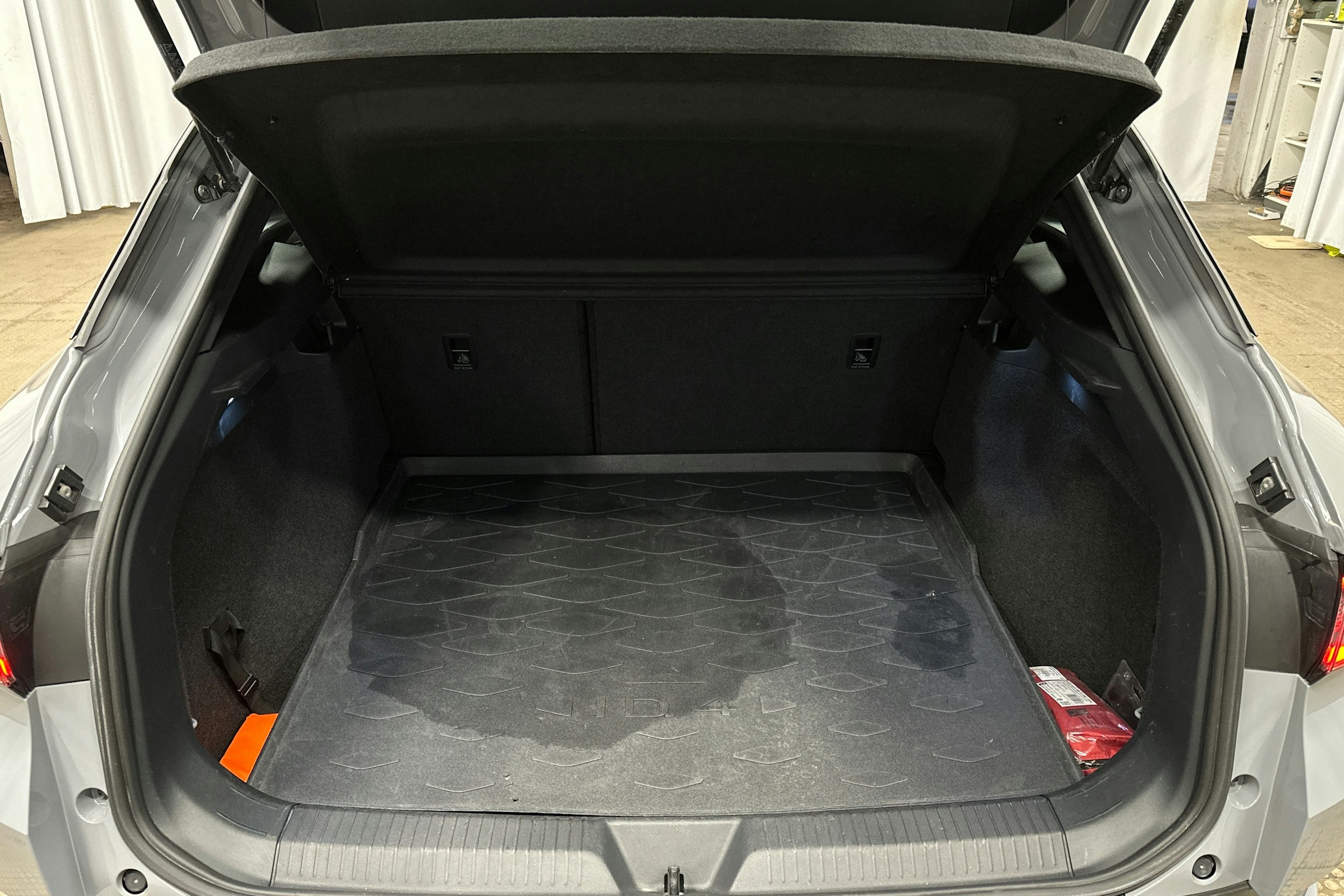 harmaa Volkswagen ID.4 2023 kuva 14.