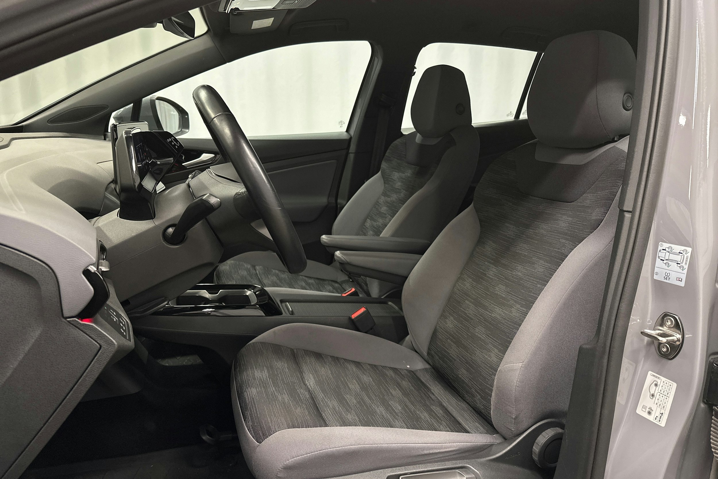 harmaa Volkswagen ID.4 2023 kuva 17.