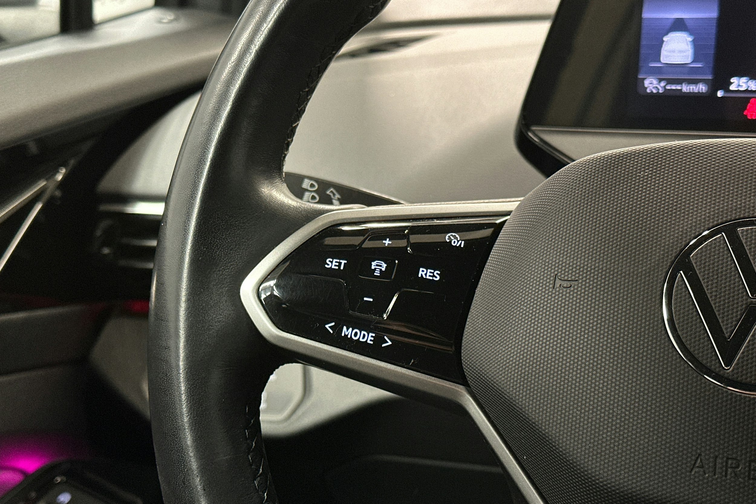 harmaa Volkswagen ID.4 2023 kuva 19.