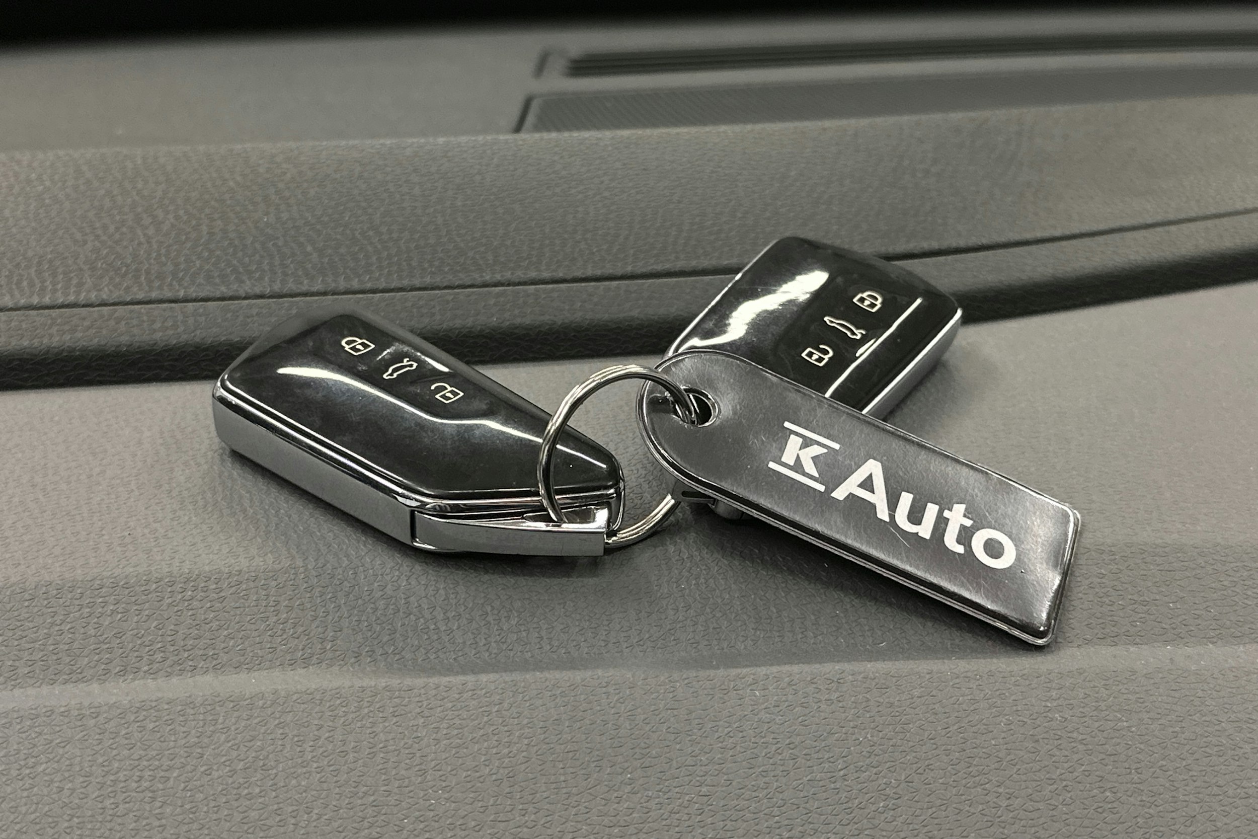 harmaa Volkswagen ID.4 2023 kuva 30.