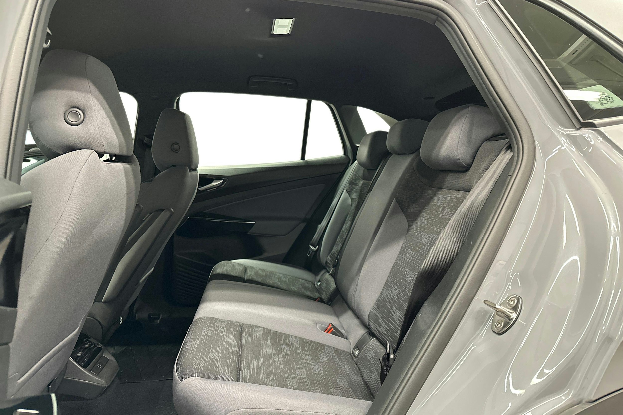 harmaa Volkswagen ID.4 2023 kuva 8.