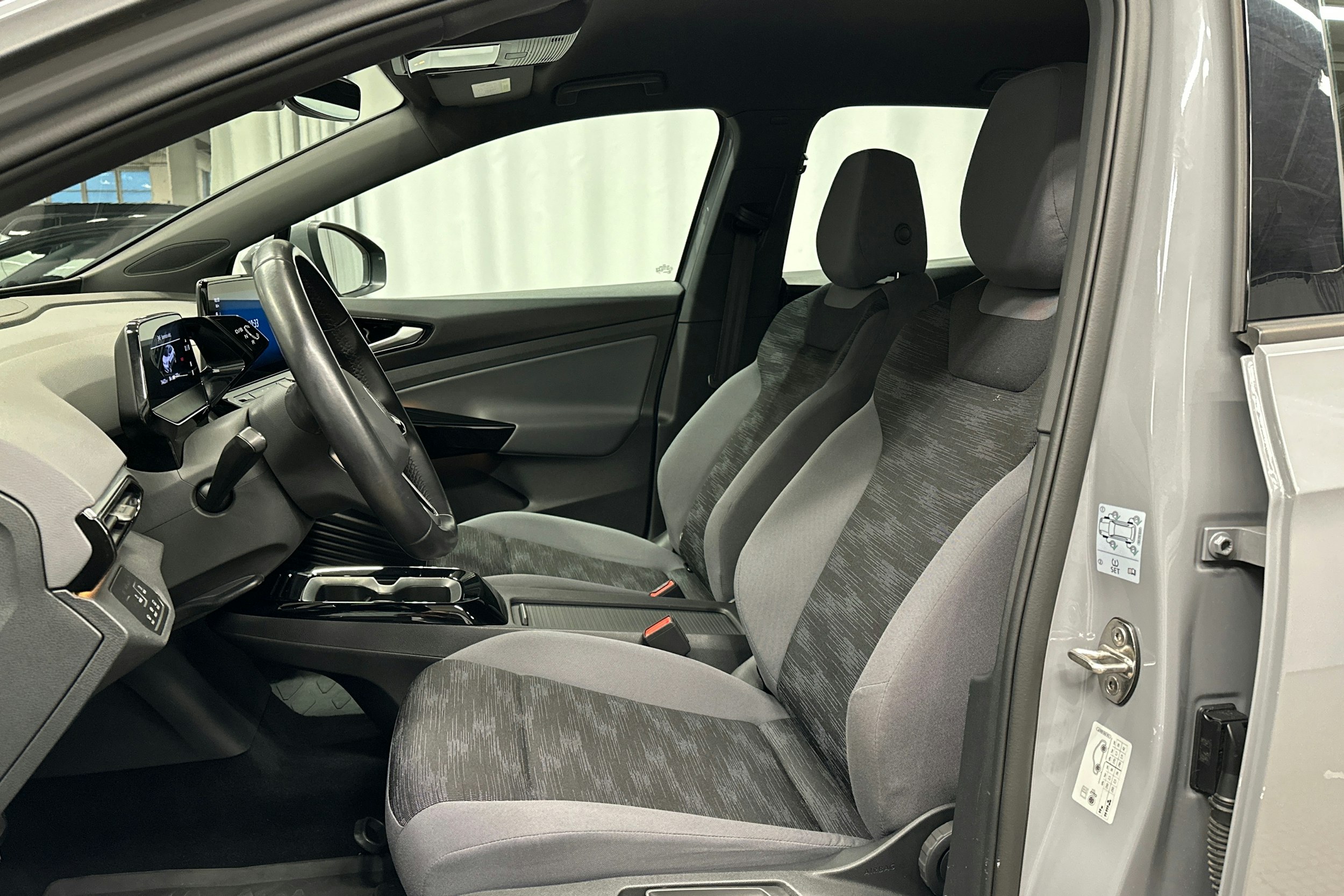 harmaa Volkswagen ID.4 2023 kuva 13.