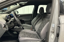 harmaa Volkswagen ID.4 2023 kuva 13.