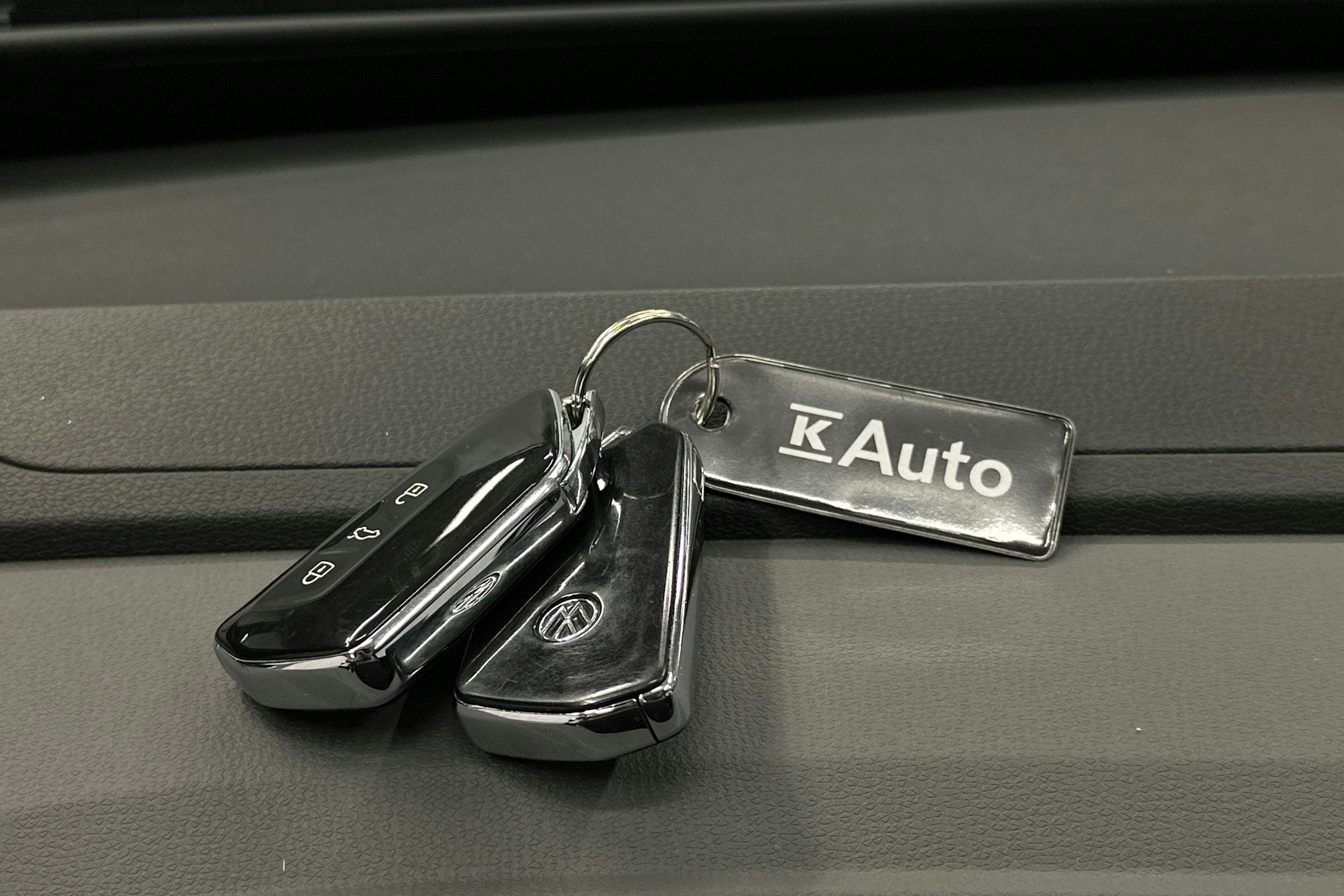 harmaa Volkswagen ID.4 2023 kuva 24.