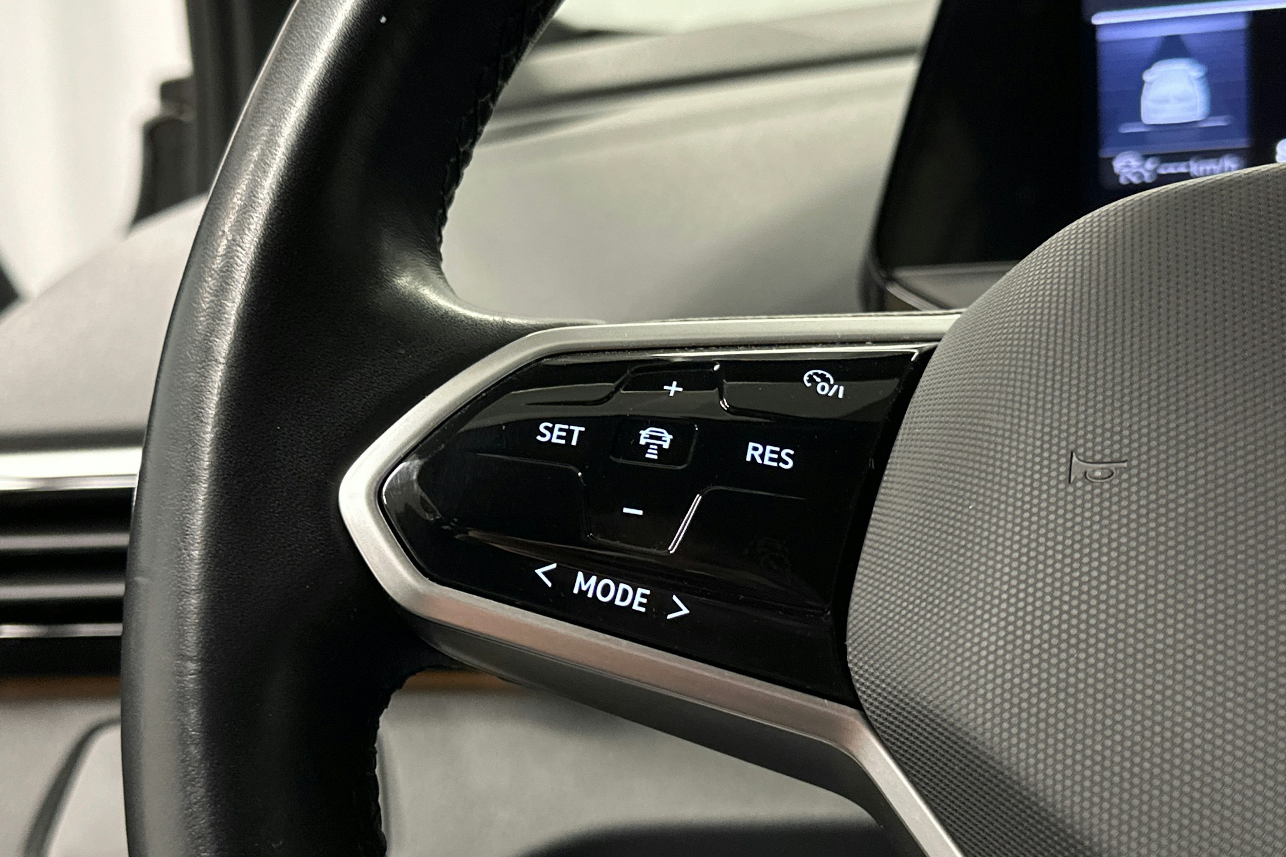 harmaa Volkswagen ID.4 2023 kuva 25.