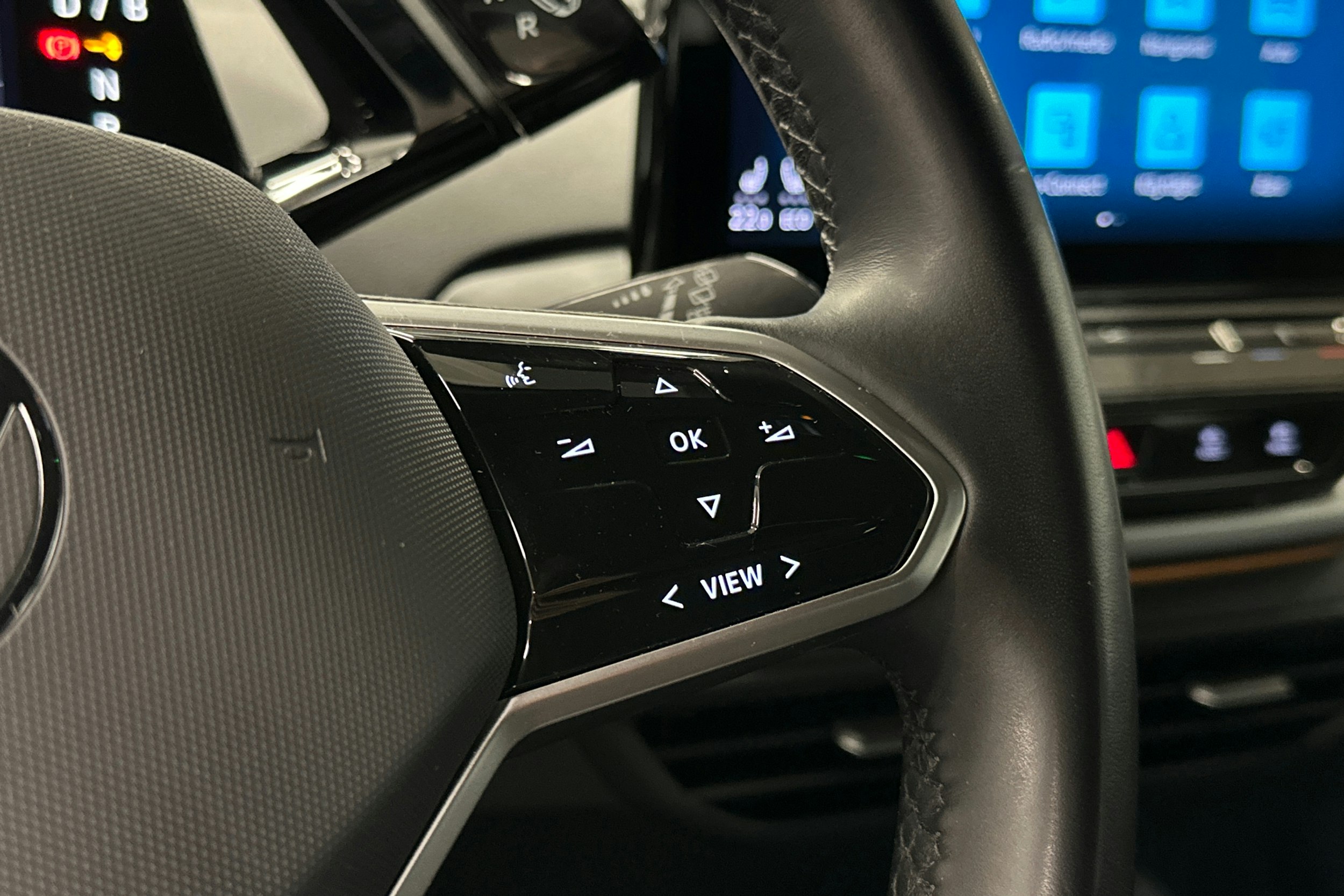 harmaa Volkswagen ID.4 2023 kuva 26.