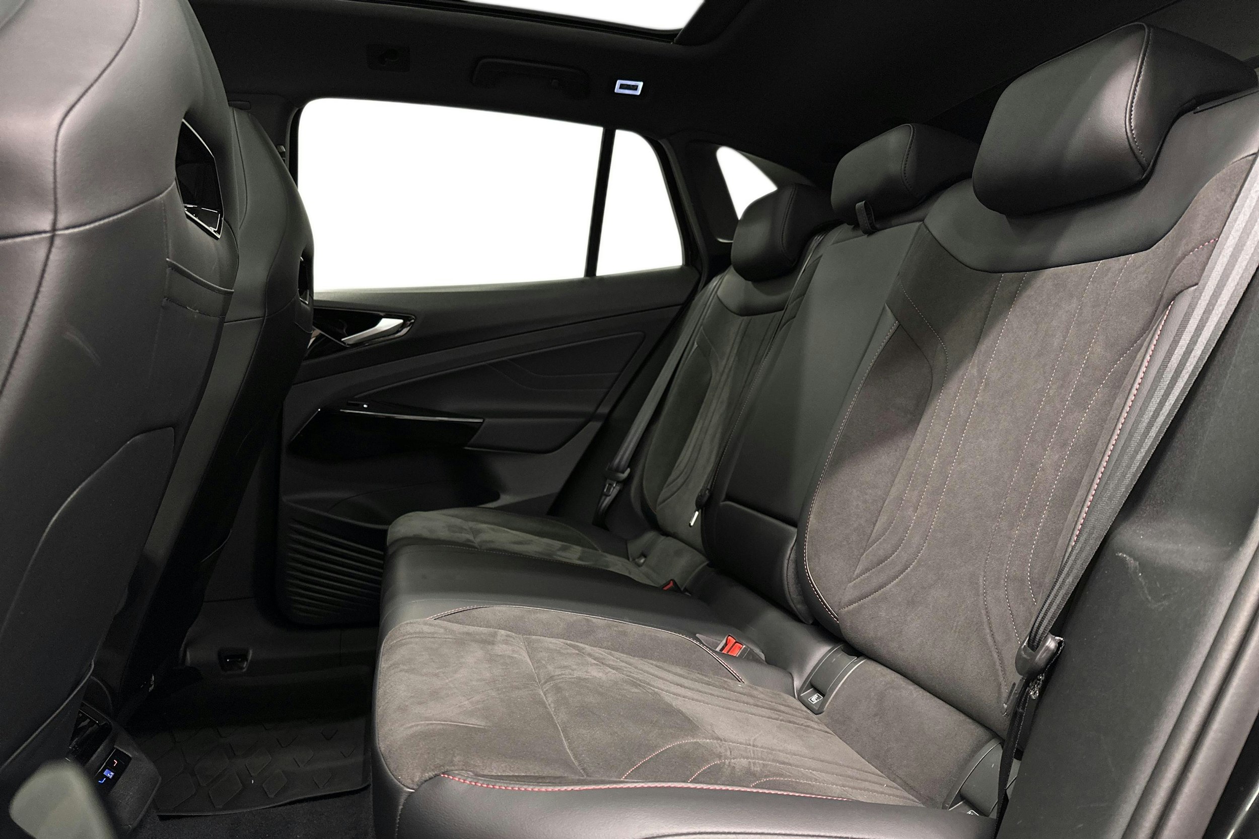 musta Volkswagen ID.4 2023 kuva 10.