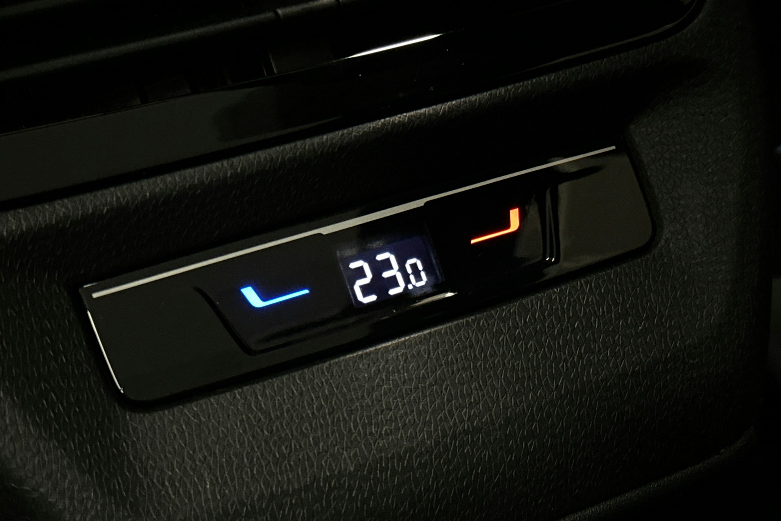 musta Volkswagen ID.4 2023 kuva 17.