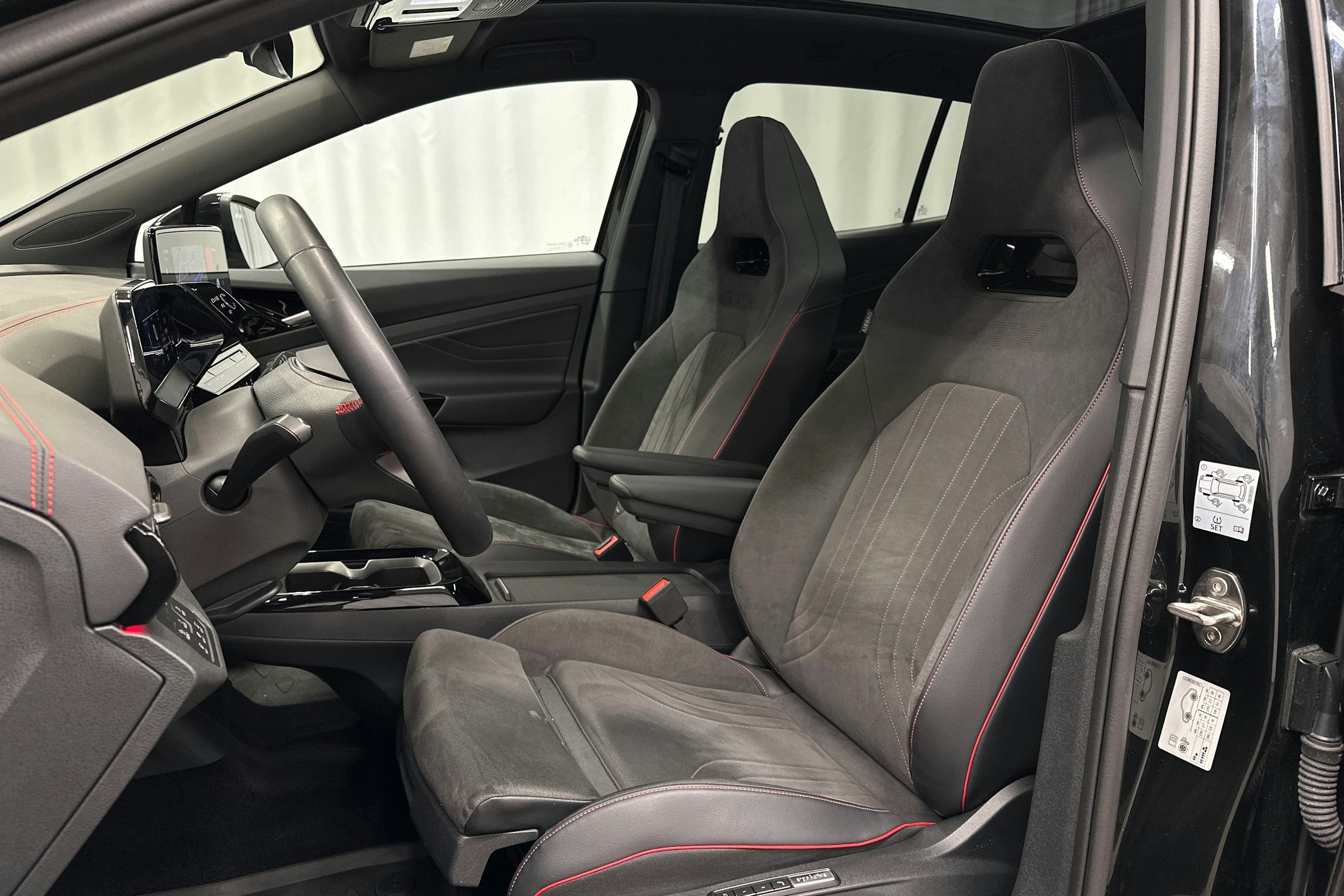 musta Volkswagen ID.4 2023 kuva 18.