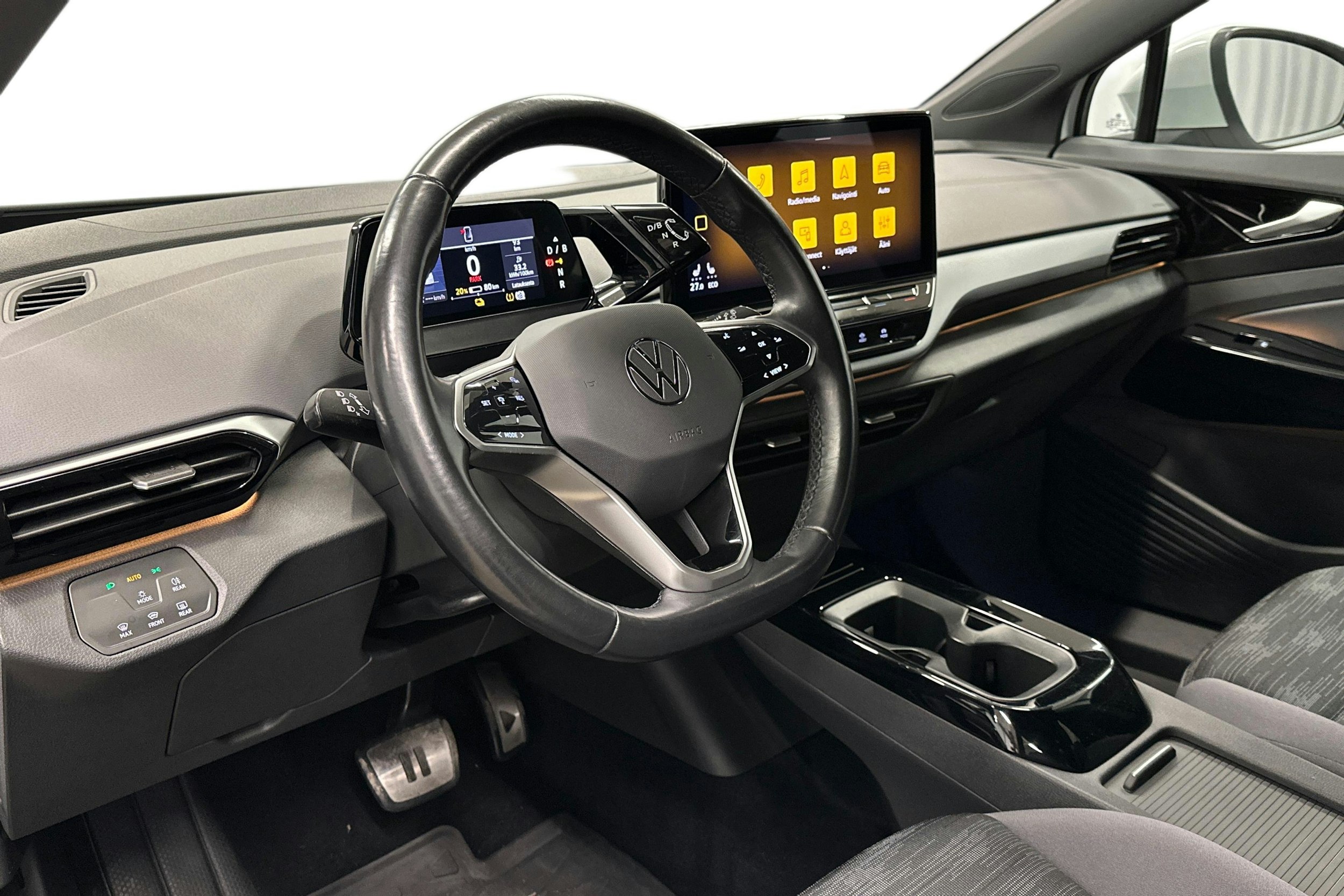 valkoinen Volkswagen ID.4 2023 kuva 7.