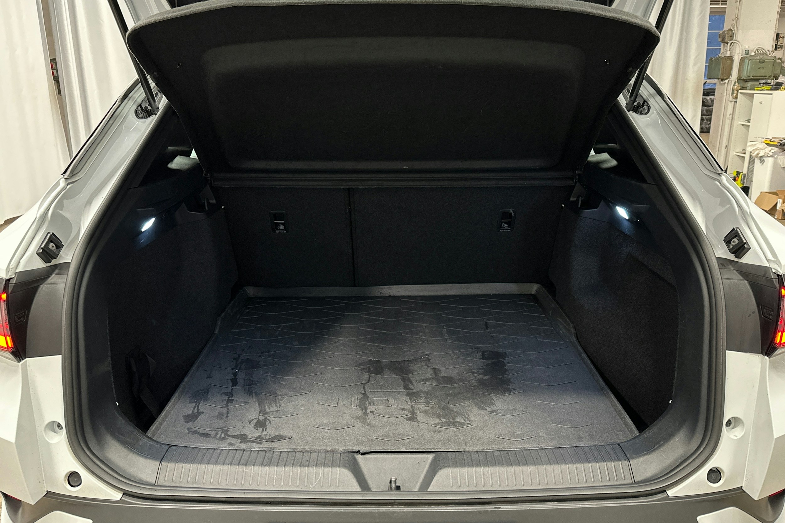 valkoinen Volkswagen ID.4 2023 kuva 15.