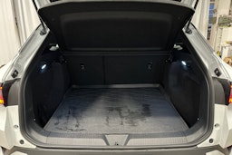 valkoinen Volkswagen ID.4 2023 kuva 15.