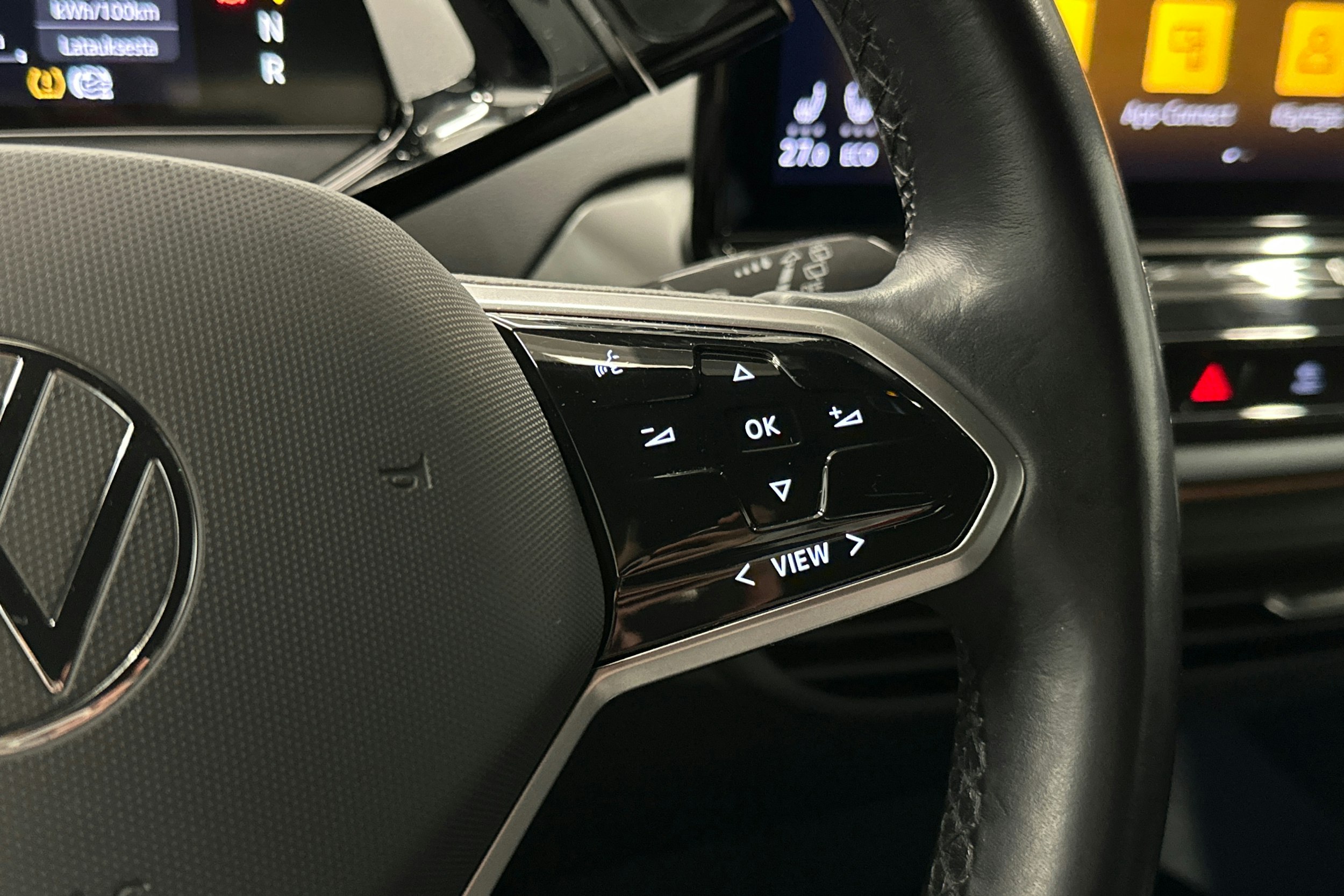 valkoinen Volkswagen ID.4 2023 kuva 19.