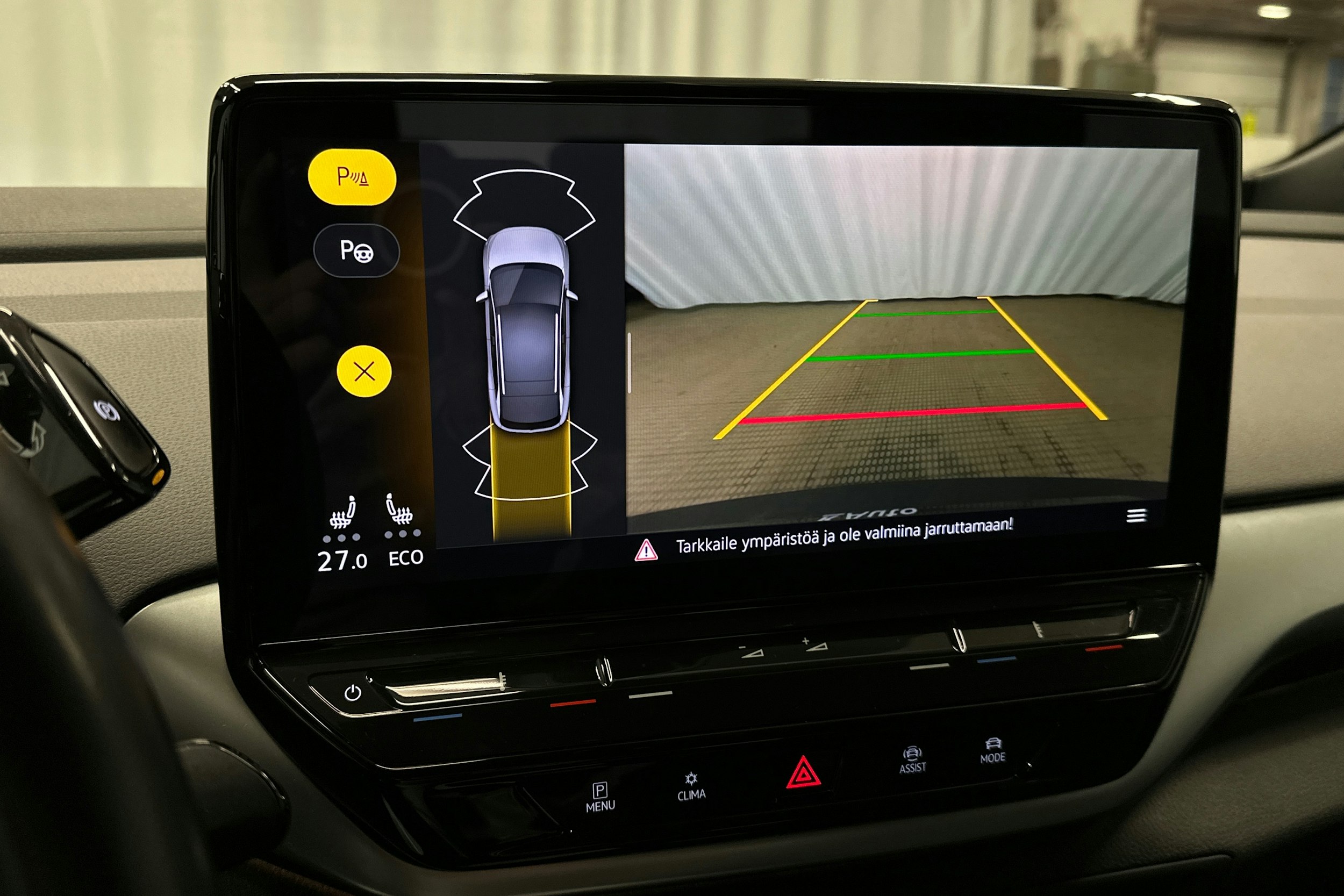 valkoinen Volkswagen ID.4 2023 kuva 22.