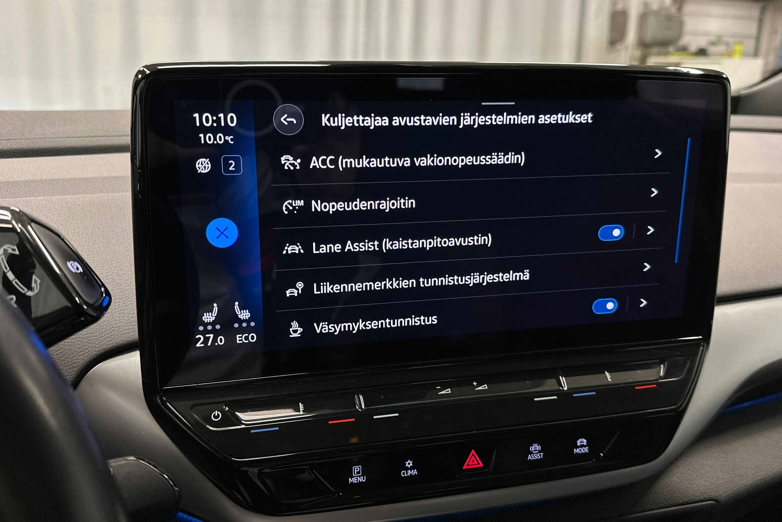 valkoinen Volkswagen ID.4 2023 kuva 27.