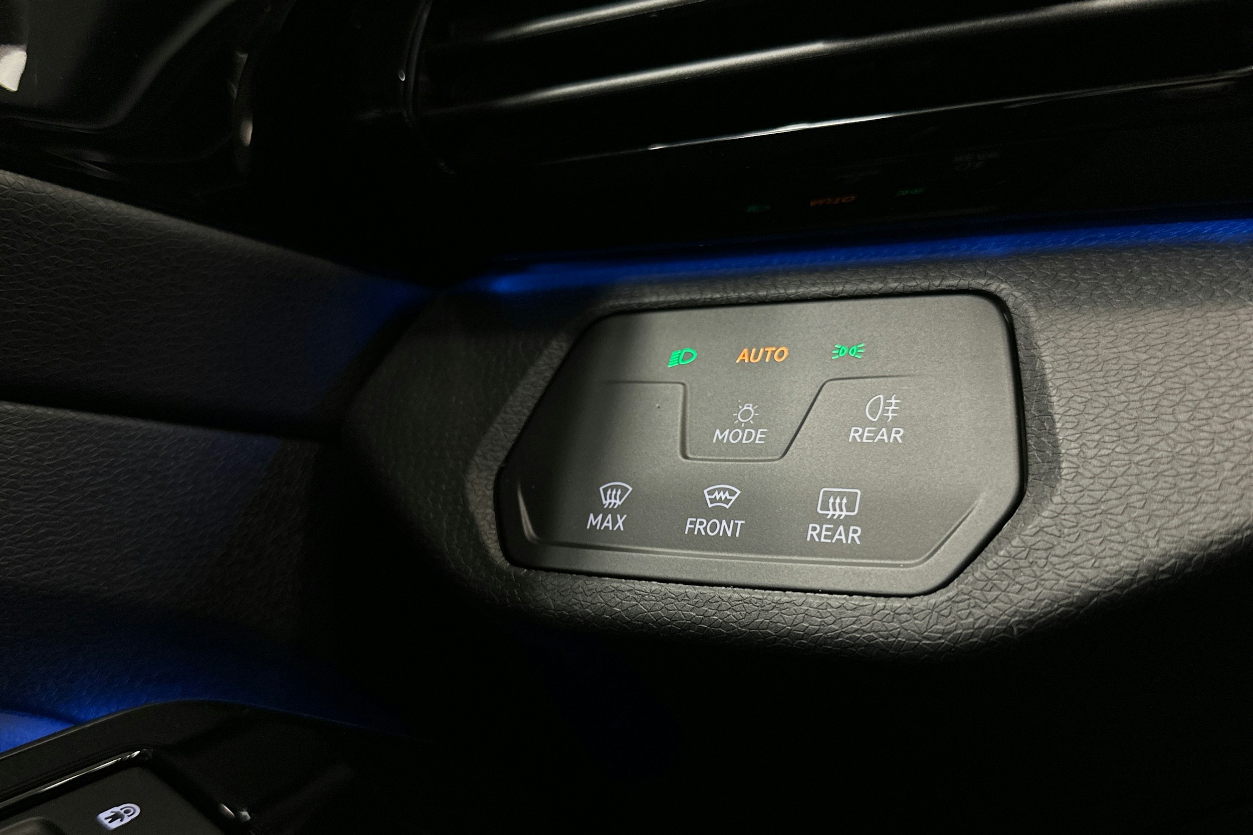 valkoinen Volkswagen ID.4 2023 kuva 31.