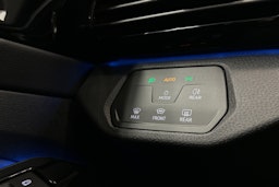 valkoinen Volkswagen ID.4 2023 kuva 31.