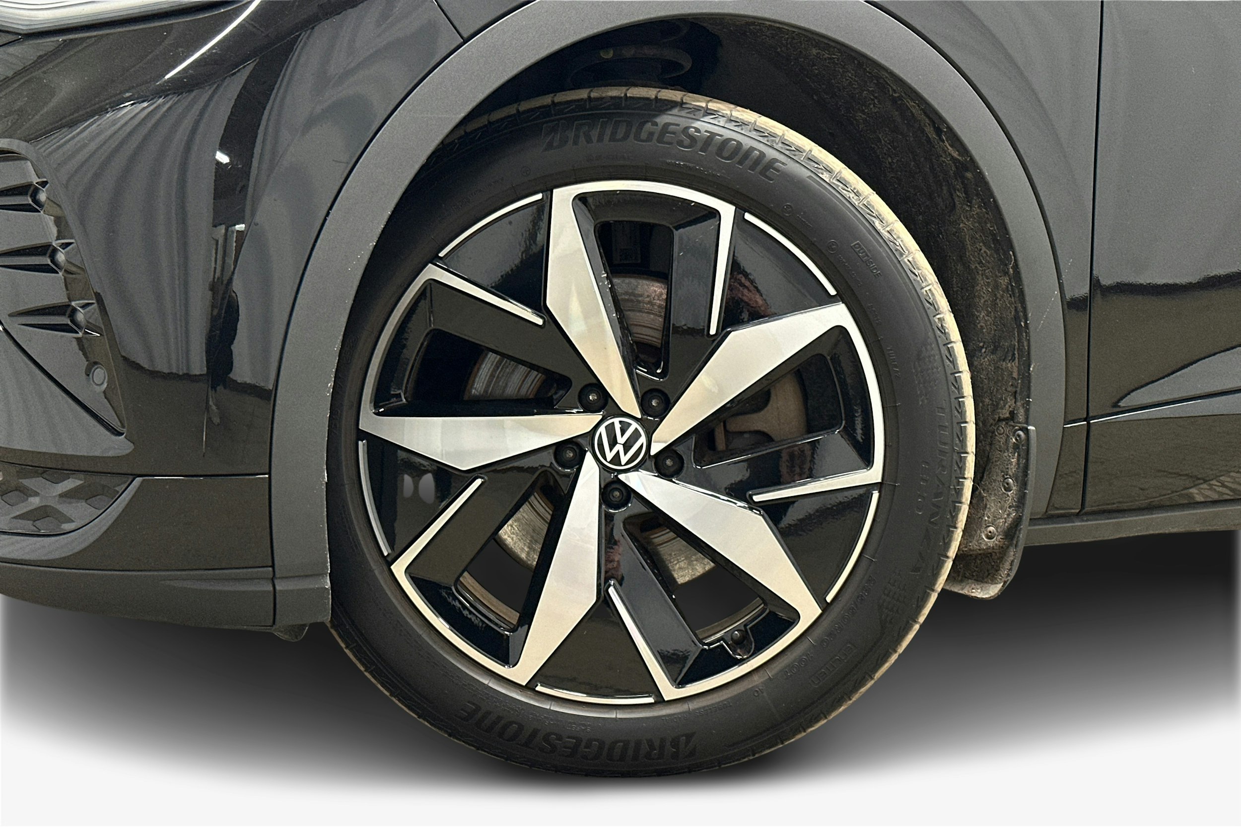 musta Volkswagen ID.4 2023 kuva 12.