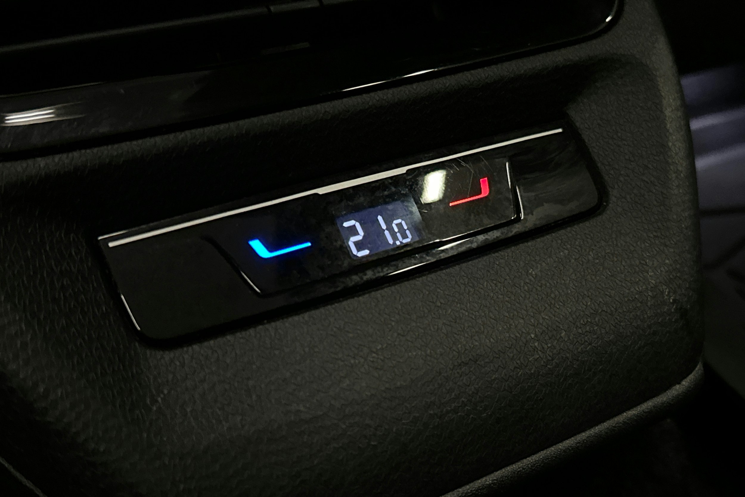 musta Volkswagen ID.4 2023 kuva 17.