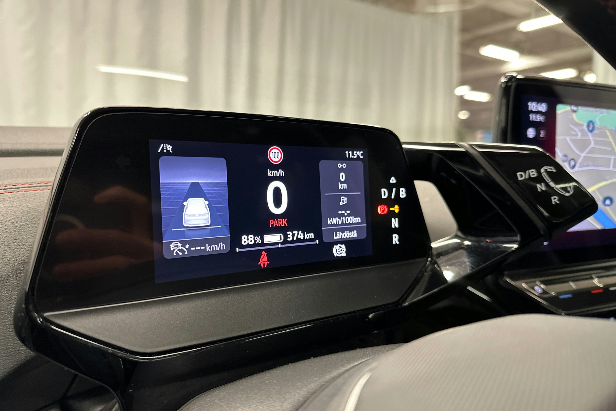 musta Volkswagen ID.4 2023 kuva 22.