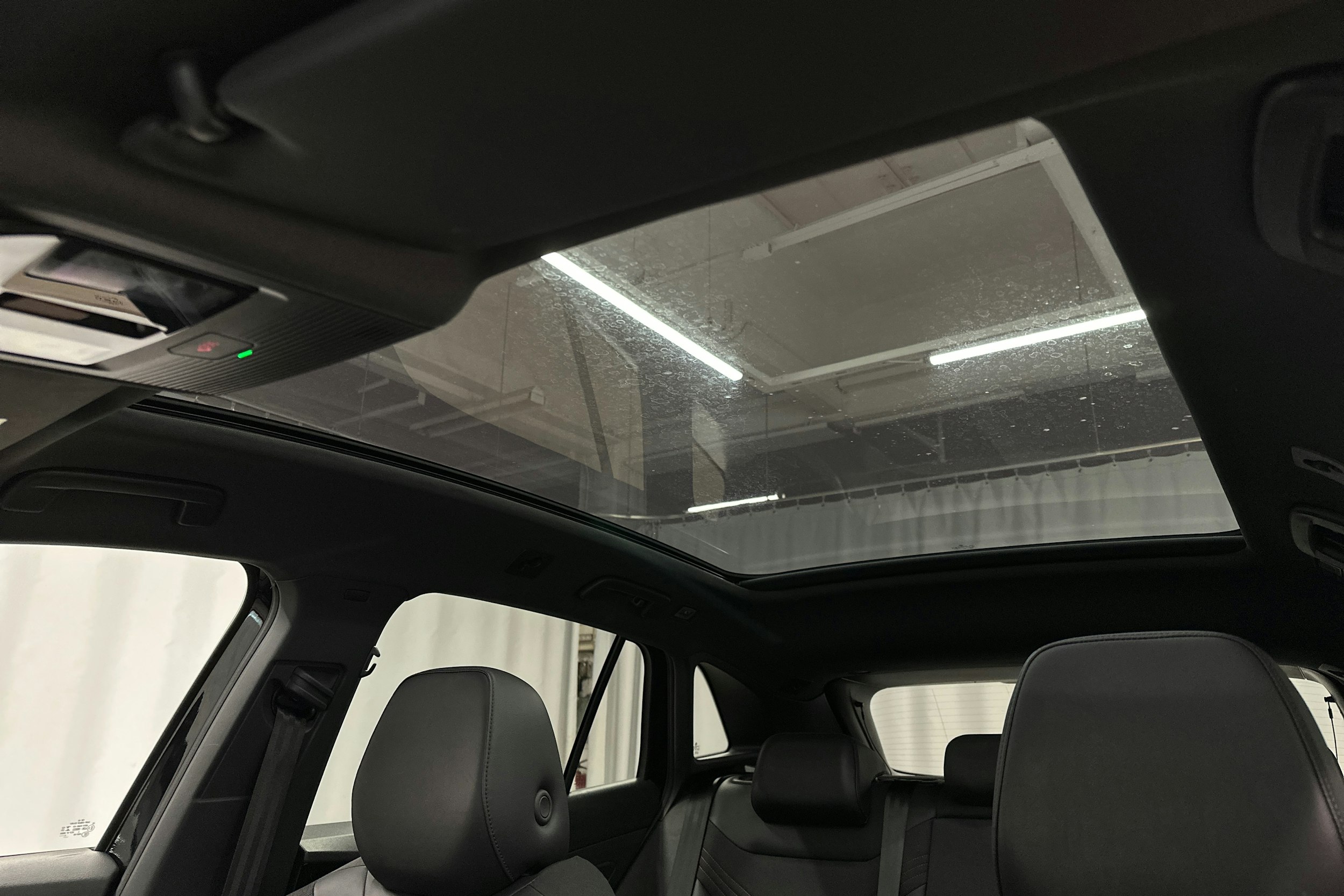 musta Volkswagen ID.4 2023 kuva 32.