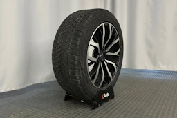 valkoinen Volkswagen ID.4 2023 kuva 10.