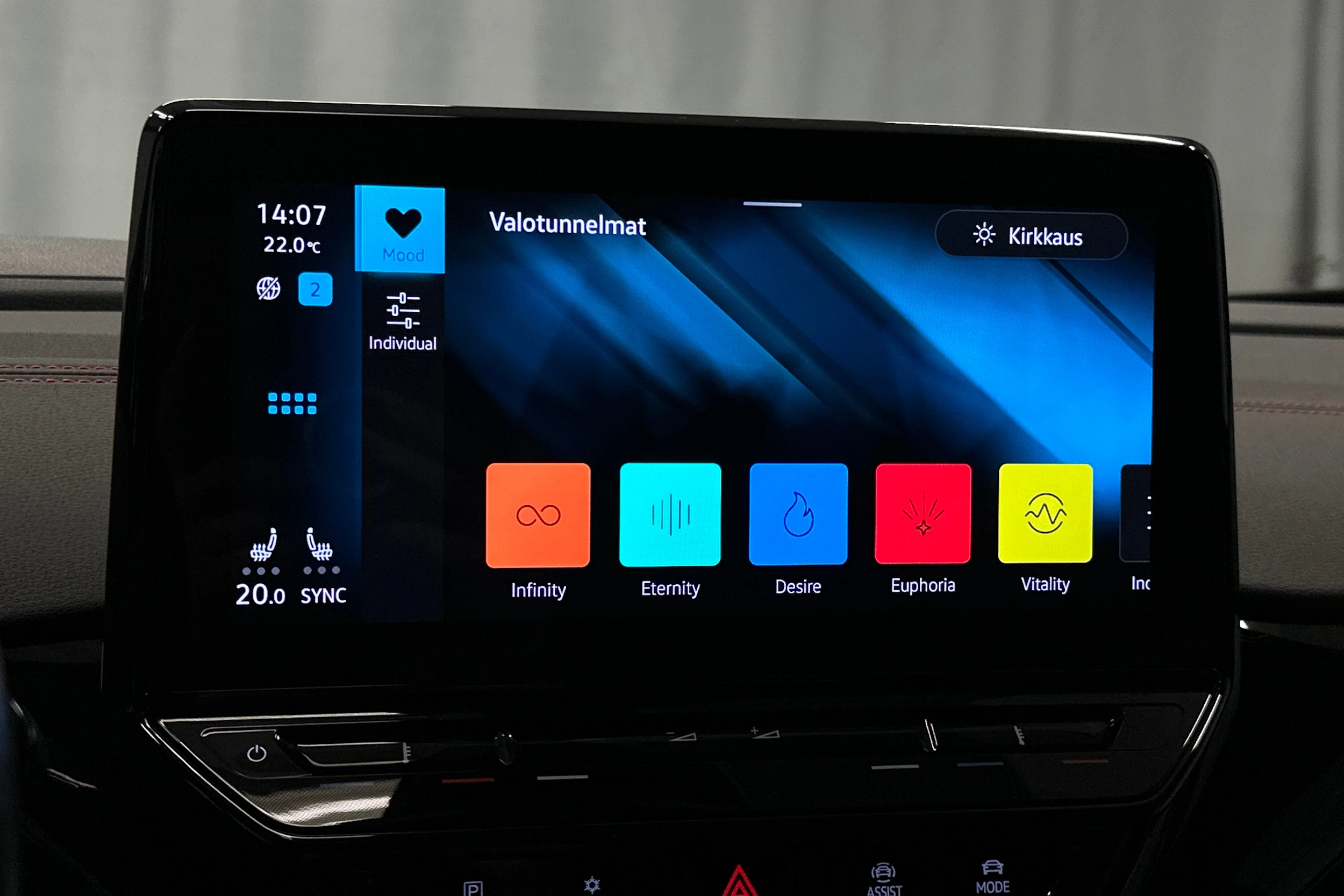 valkoinen Volkswagen ID.4 2023 kuva 27.