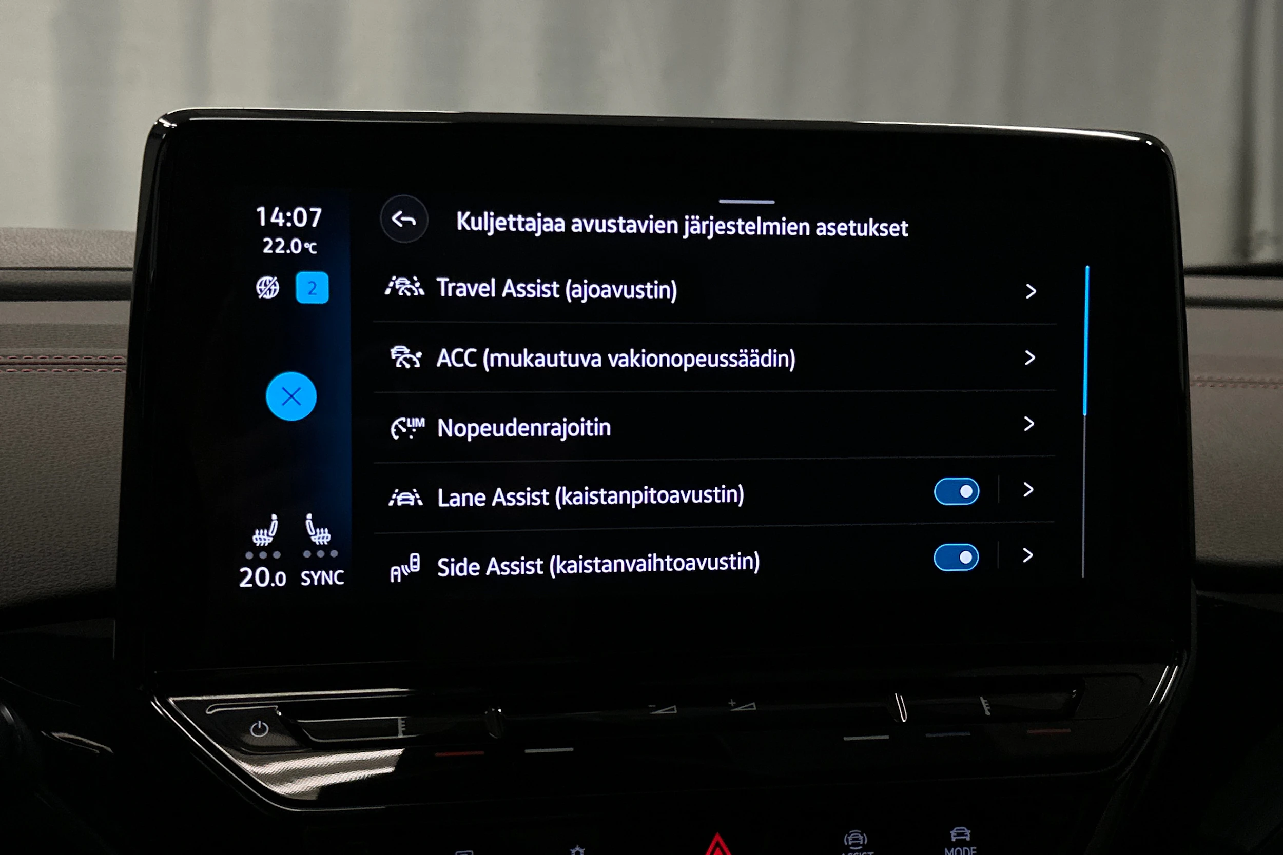 valkoinen Volkswagen ID.4 2023 kuva 29.