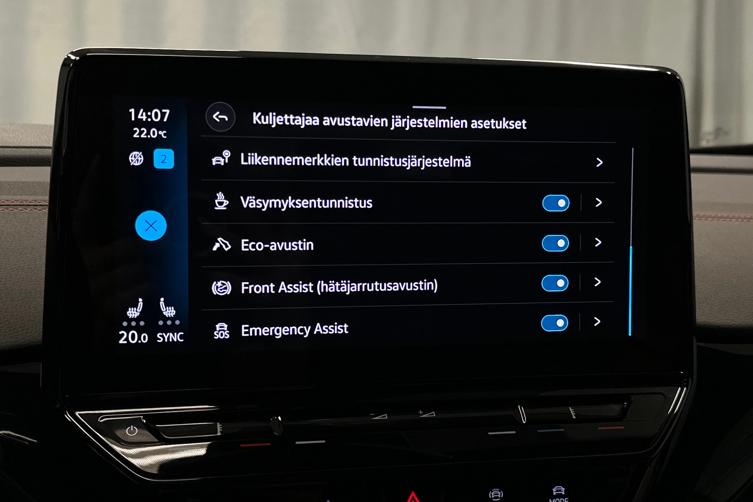 valkoinen Volkswagen ID.4 2023 kuva 30.