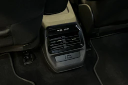 valkoinen Volkswagen ID.4 2023 kuva 37.