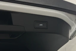 valkoinen Volkswagen ID.4 2023 kuva 42.