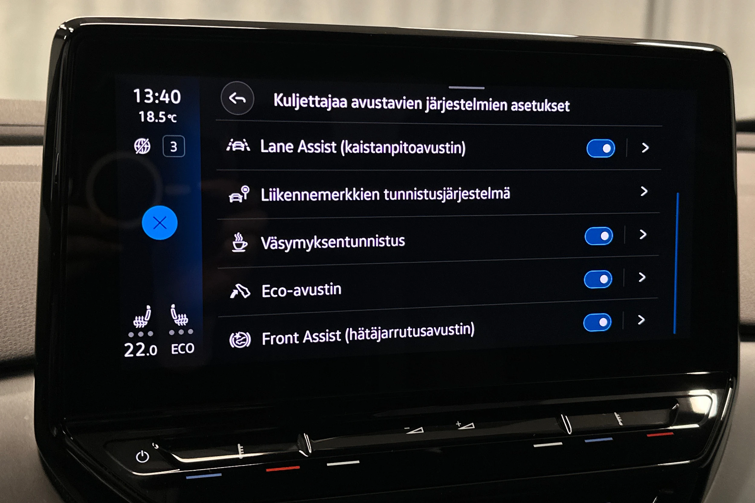 harmaa Volkswagen ID.4 2023 kuva 30.