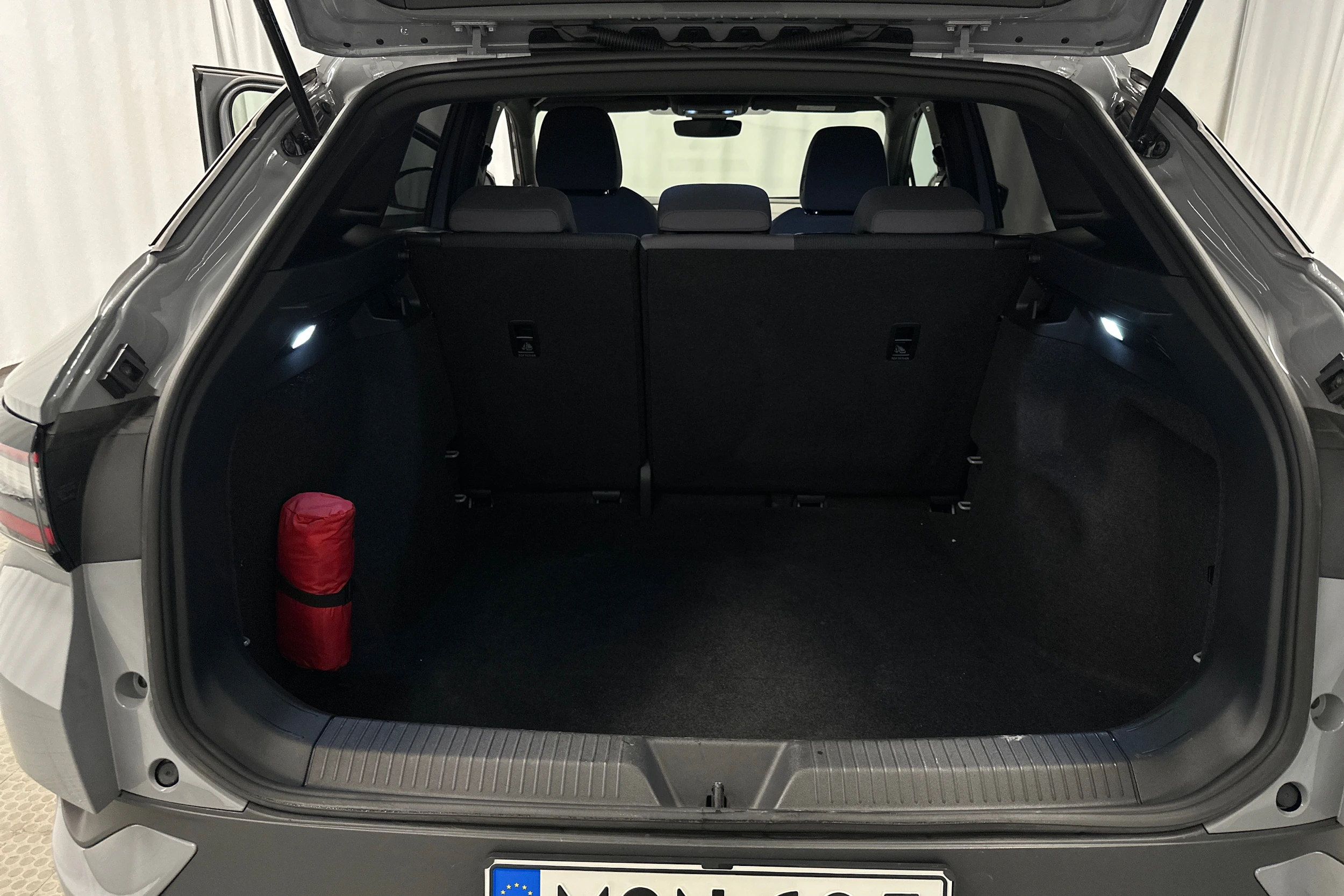 harmaa Volkswagen ID.4 2023 kuva 38.