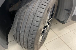 Harmaa Volkswagen ID.4 2023 kuva 10.