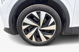 valkoinen Volkswagen ID.4 2023 kuva 9.
