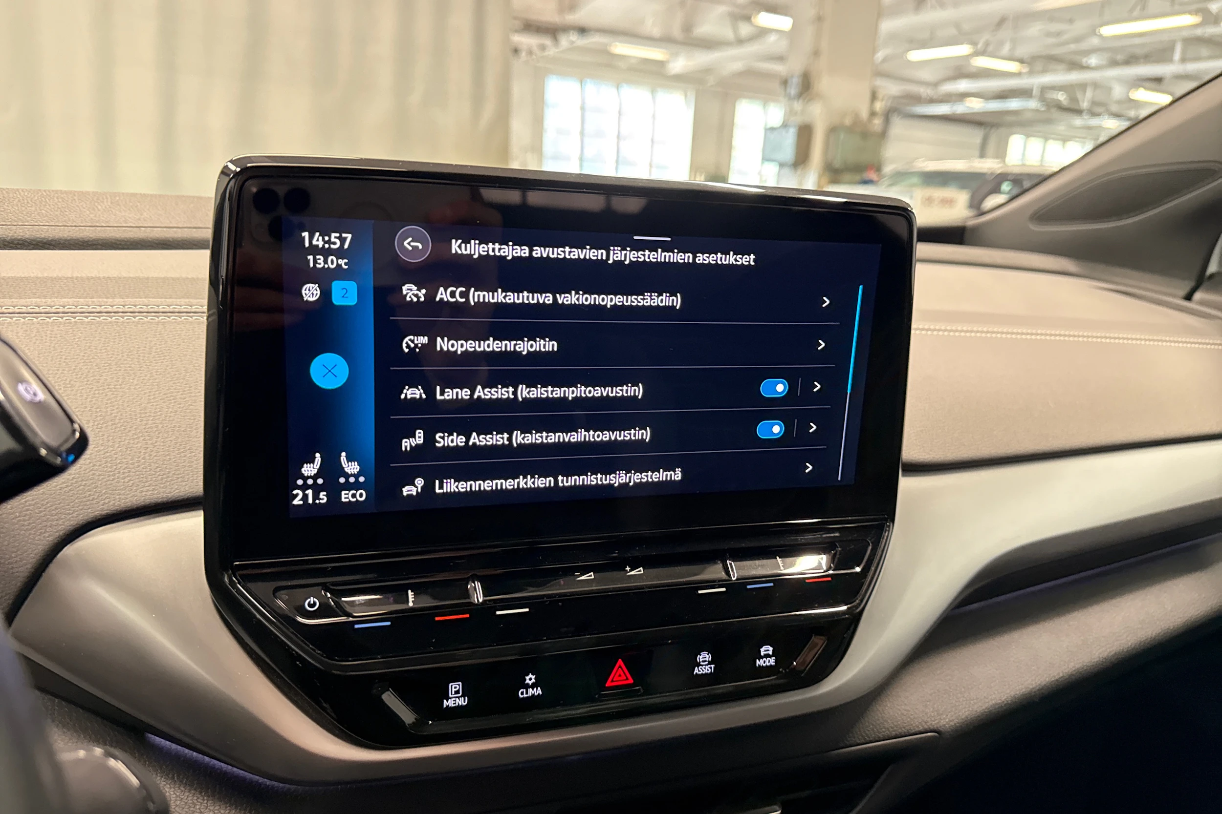 valkoinen Volkswagen ID.4 2023 kuva 20.