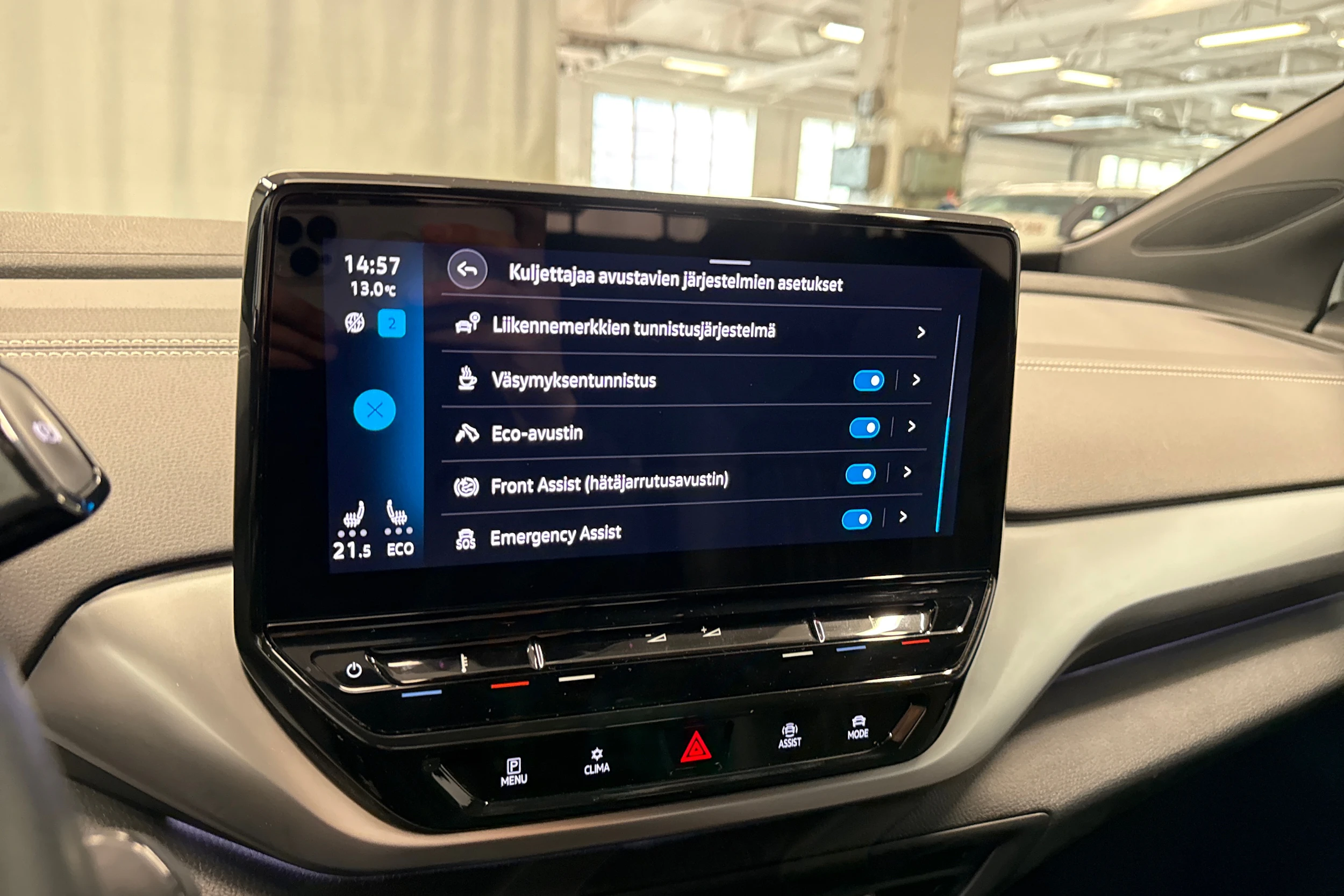 valkoinen Volkswagen ID.4 2023 kuva 21.
