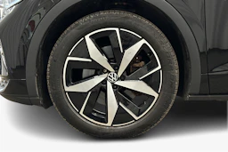 musta Volkswagen ID.4 2023 kuva 9.