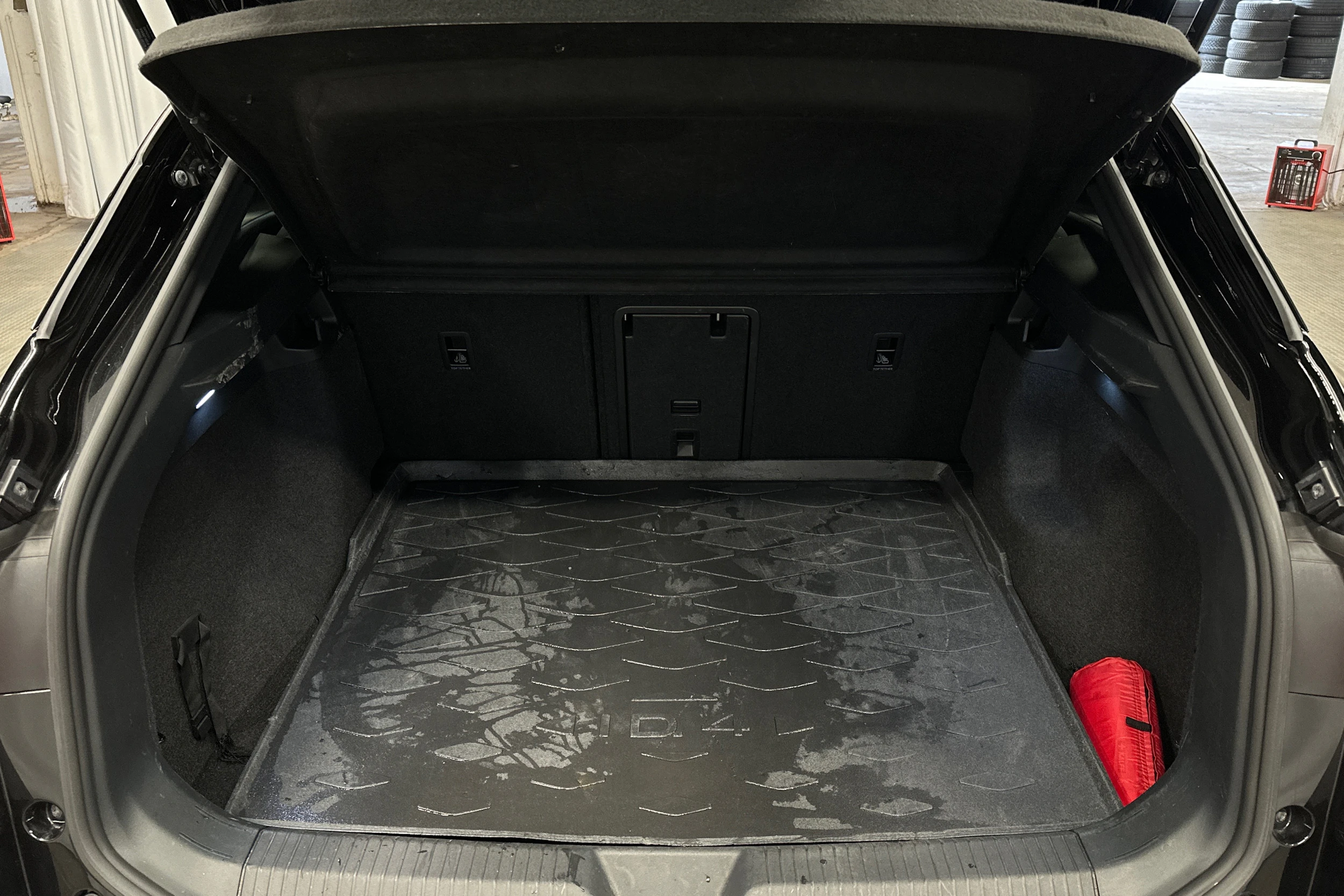 musta Volkswagen ID.4 2023 kuva 11.