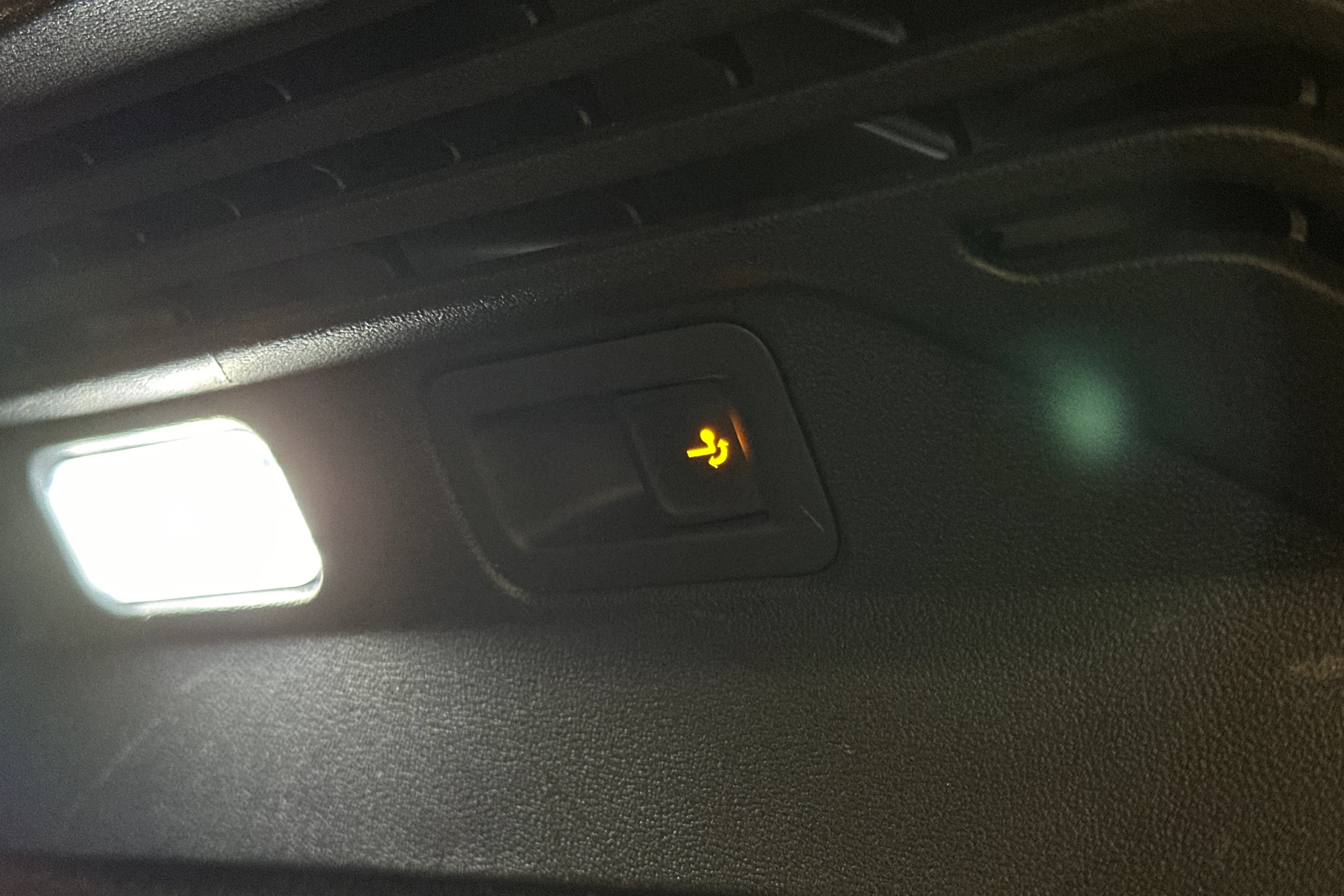 musta Volkswagen ID.4 2023 kuva 12.