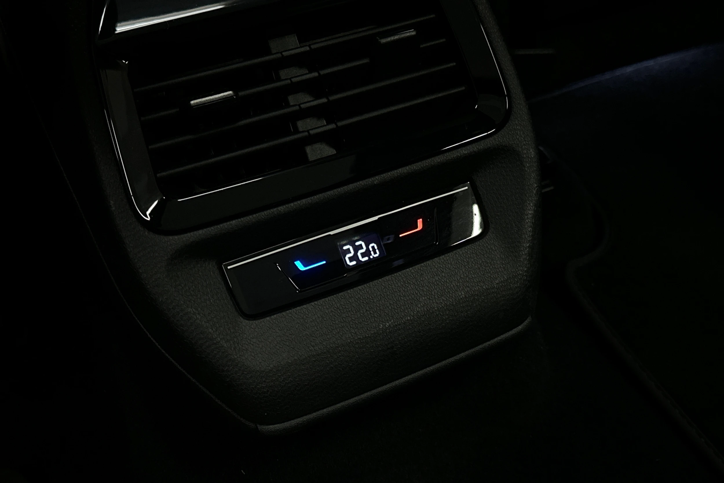 musta Volkswagen ID.4 2023 kuva 13.