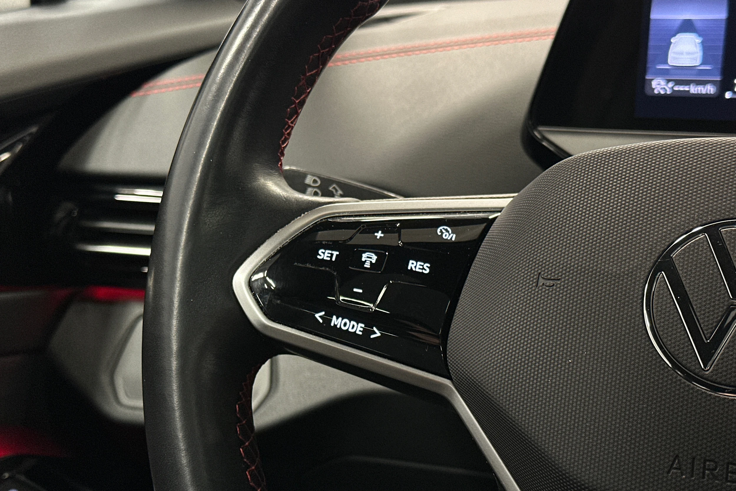 musta Volkswagen ID.4 2023 kuva 16.