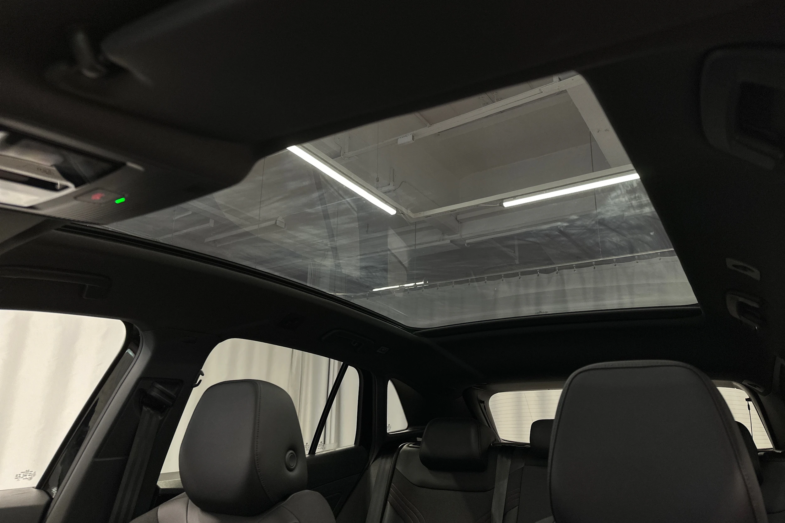 musta Volkswagen ID.4 2023 kuva 28.