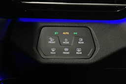 punainen Volkswagen ID.4 2023 kuva 15.