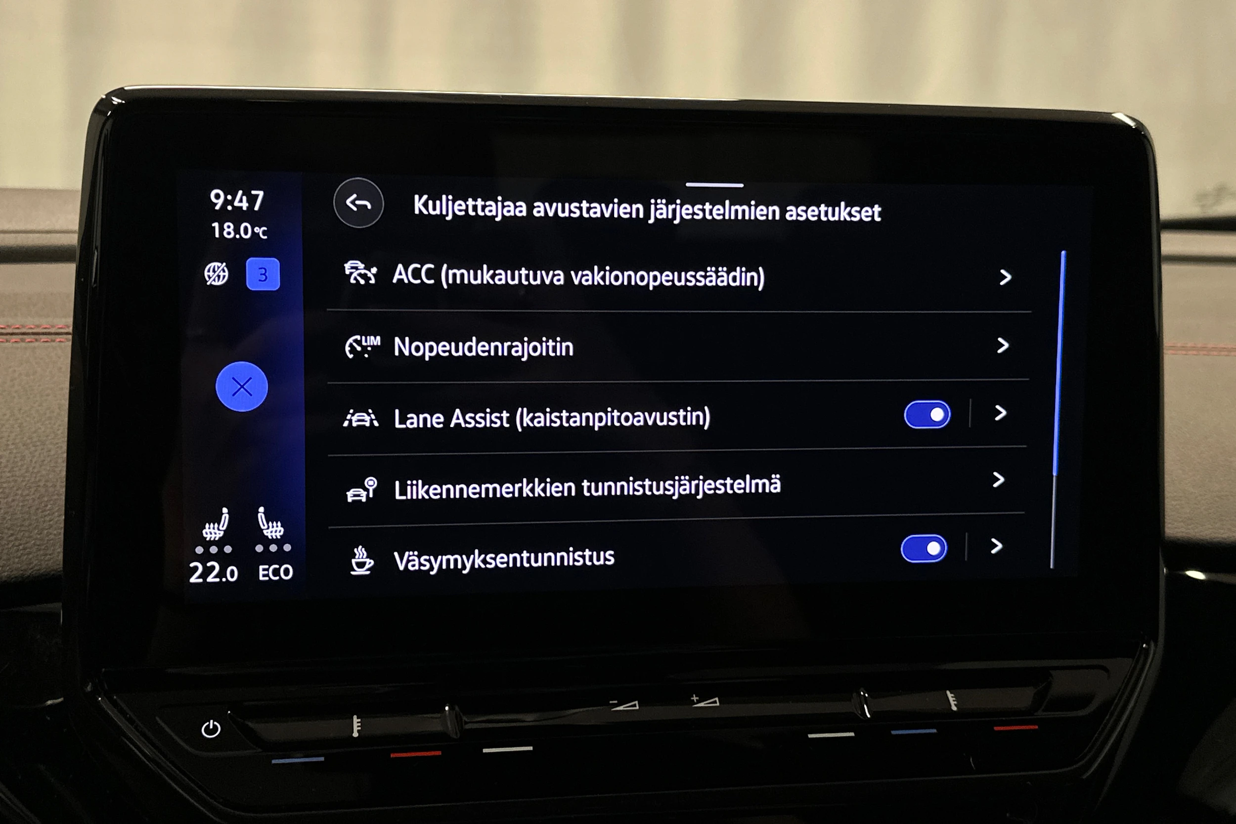 punainen Volkswagen ID.4 2023 kuva 27.