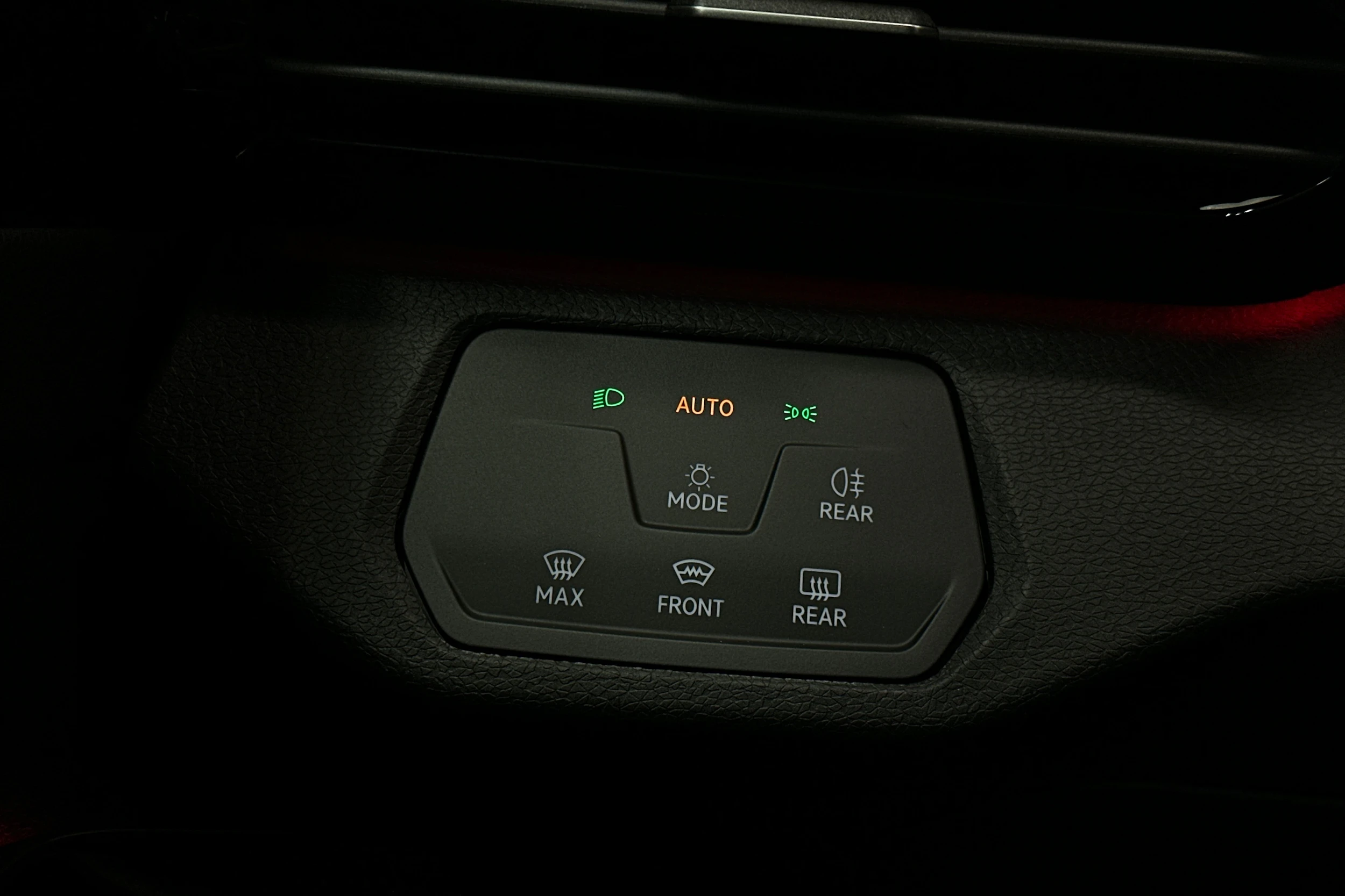 valkoinen Volkswagen ID.4 2023 kuva 16.