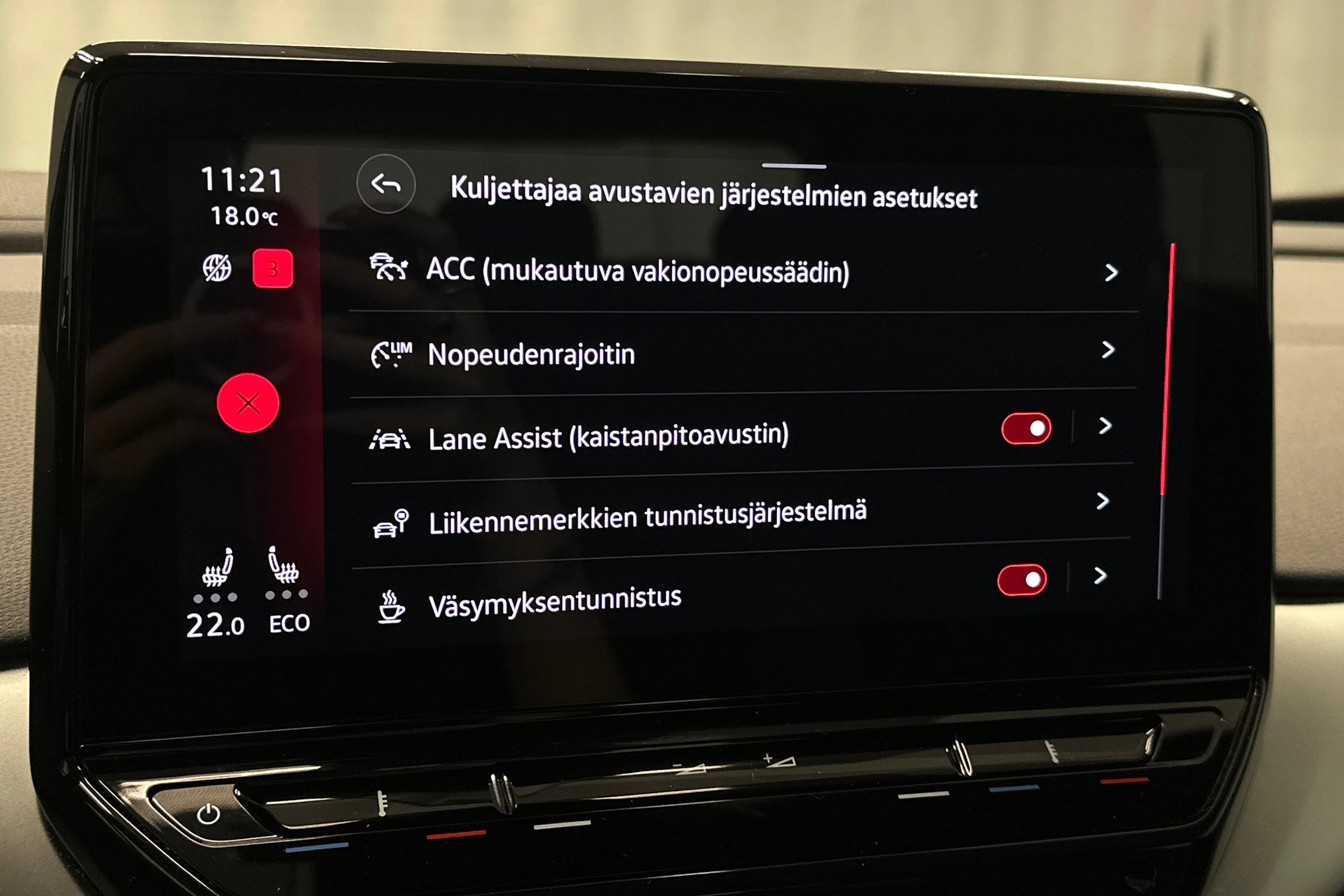 valkoinen Volkswagen ID.4 2023 kuva 28.