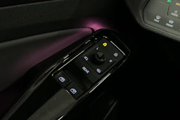 valkoinen Volkswagen ID.4 2023 kuva 14.